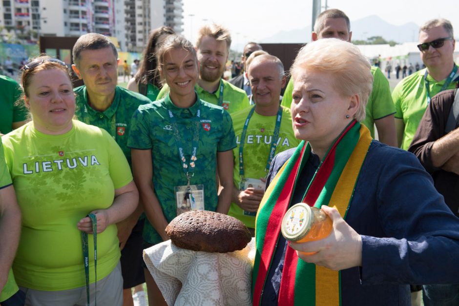 Lietuvos sportininkus olimpiniame kaimelyje aplankė prezidentė