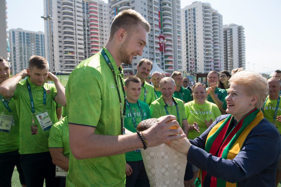 Lietuvos sportininkus olimpiniame kaimelyje aplankė prezidentė