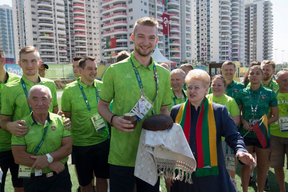 Lietuvos sportininkus olimpiniame kaimelyje aplankė prezidentė