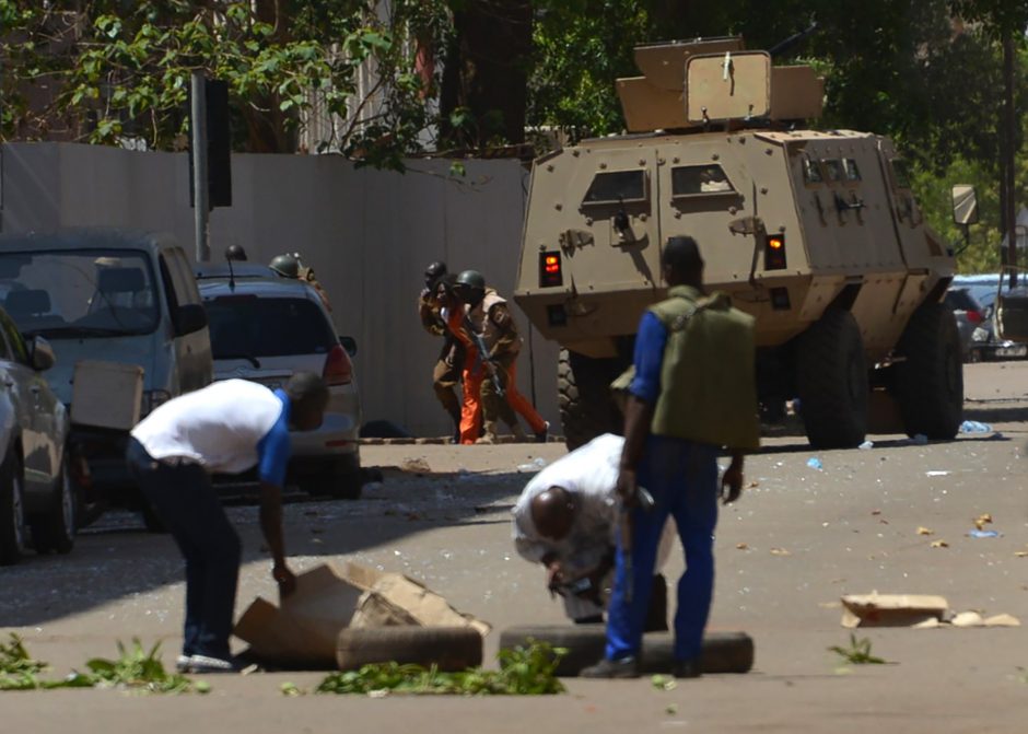 Burkina Faso sostinėje atakuota Prancūzijos ambasada ir kariuomenės būstinė