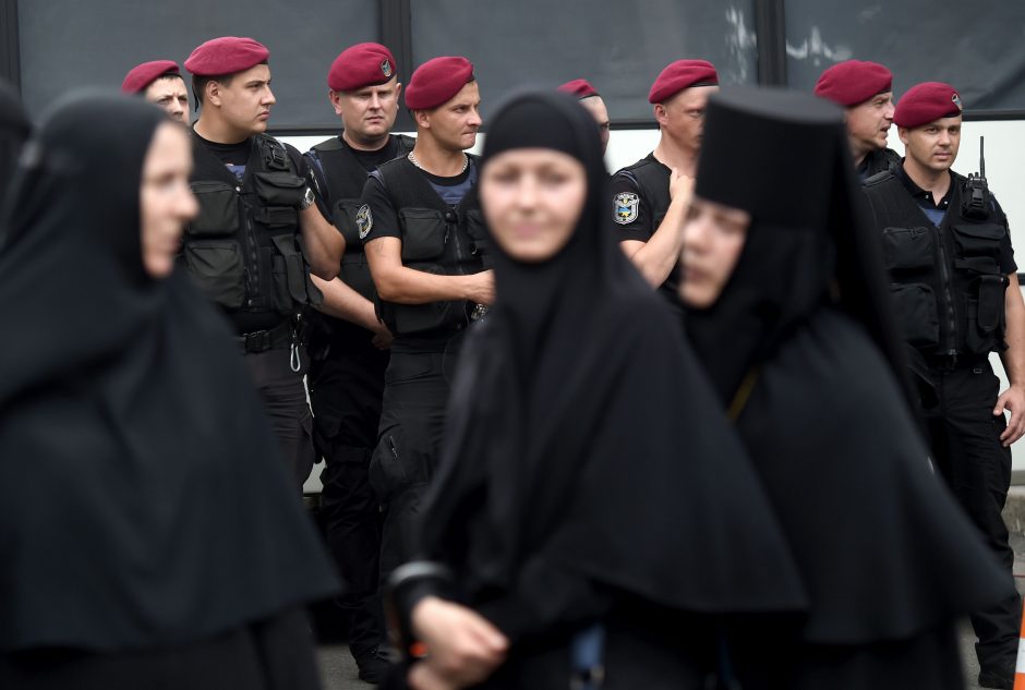 Ukrainoje tūkstančiai žmonių paminėjo šalies krikštą per Maskvos remiamą procesiją