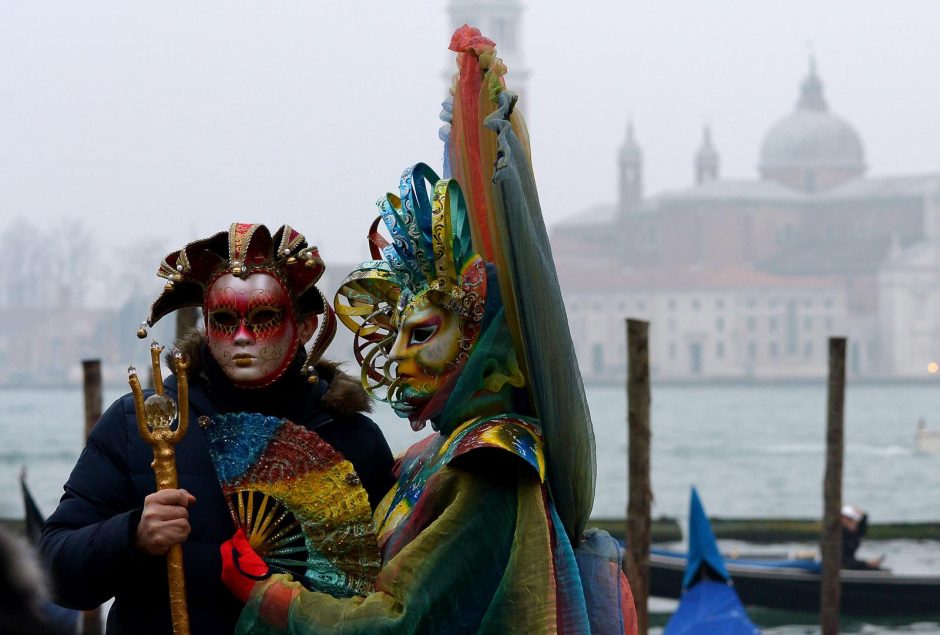 Venecijos karnavalas prasidėjo „angelo skrydžiu“