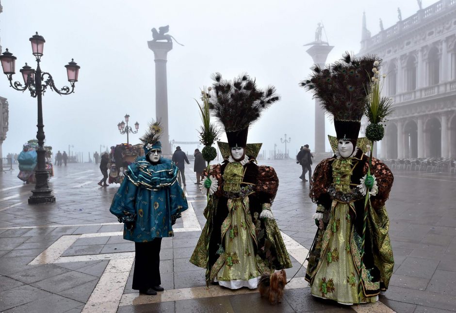 Venecijos karnavalas prasidėjo „angelo skrydžiu“