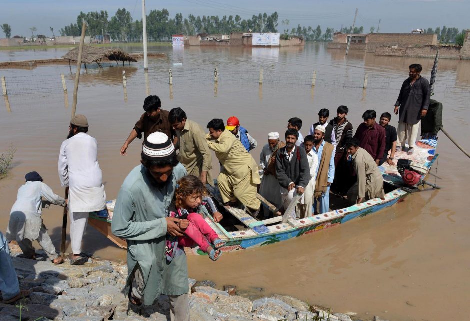 Pakistane tūkstančius gyventojų atkirto nuo pasaulio liūtys, žuvo 61 žmogus