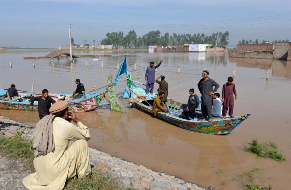 Pakistane tūkstančius gyventojų atkirto nuo pasaulio liūtys, žuvo 61 žmogus