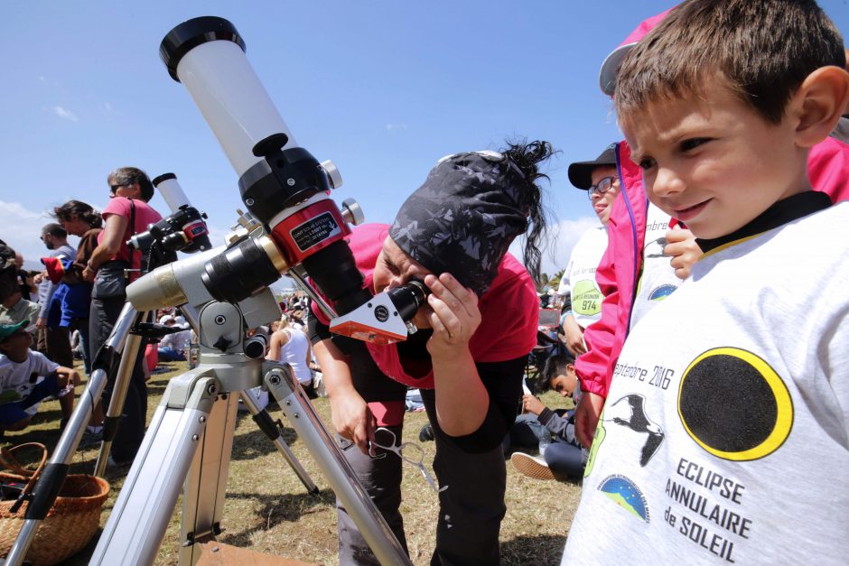 Afrikoje astronomai ir mėgėjai gėrėjosi žiediniu Saulės užtemimu