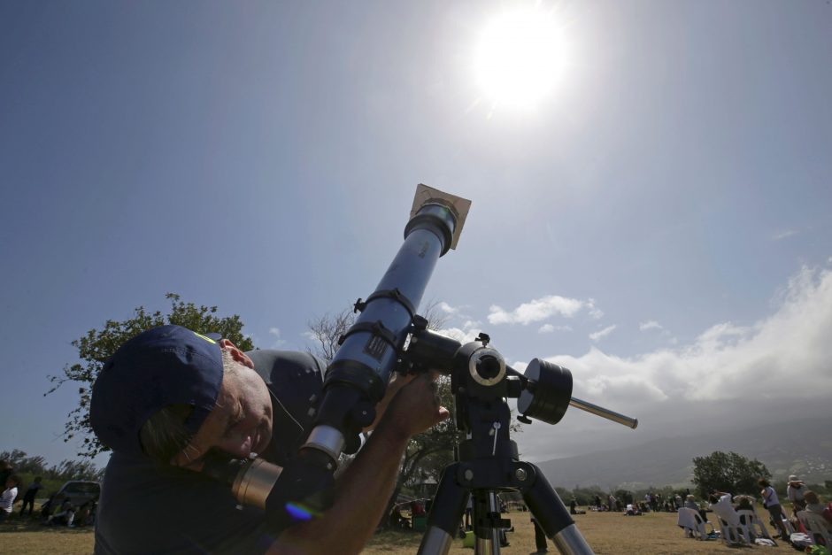 Afrikoje astronomai ir mėgėjai gėrėjosi žiediniu Saulės užtemimu