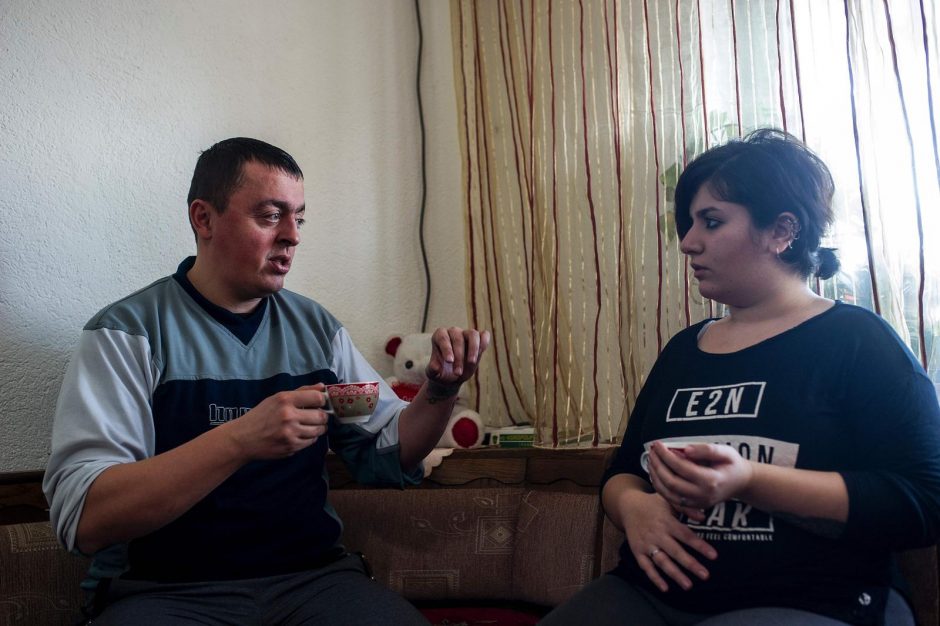 Neįtikėtina meilės istorija: pasienietis ir pabėgėlė iš Irako sukūrė šeimą