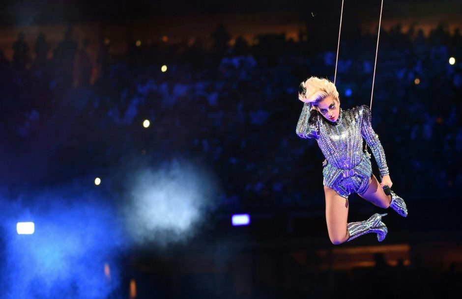 „Super Bowl“ finale į orą pakilo ne tik Lady Gaga, bet ir 300 dronų