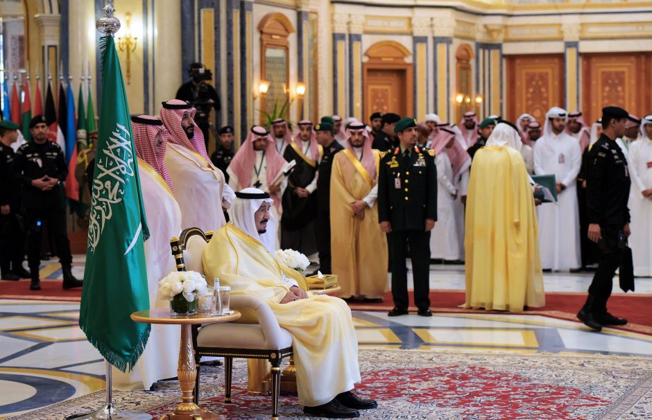 D. Trumpas susitinka su Arabijos įlankos musulmoniškų tautų lyderiais