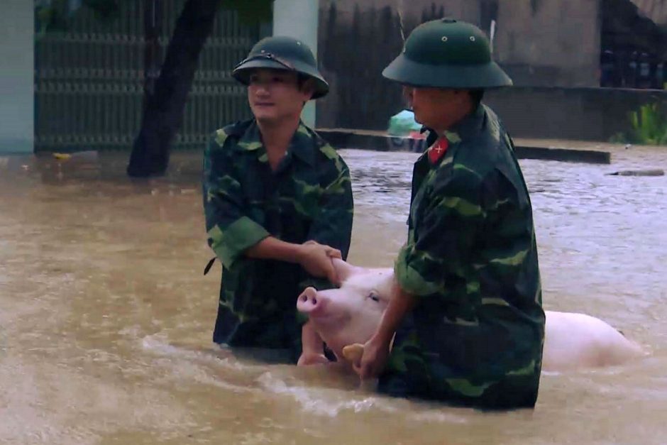 Vietname per potvynius ir žemės nuošliaužas žuvo 37 žmonės