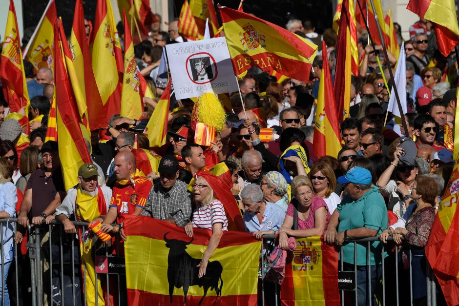 Tūkstančiai žmonių Barselonoje išreiškė palaikymą Ispanijos vienybei