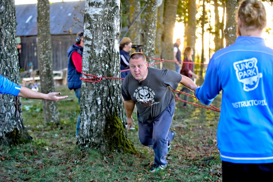 Į „IššŪKIS kaime“ grįžęs skaistuolis Algimantas kolegas pasitiko pusnuogis