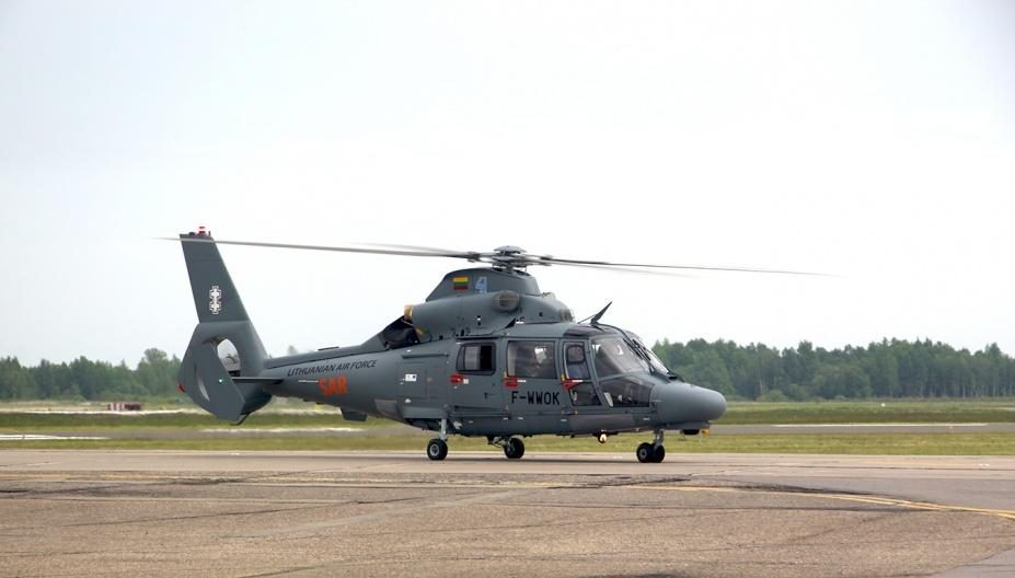 Šiauliuose nusileido naujasis Lietuvos kariuomenės sraigtasparnis