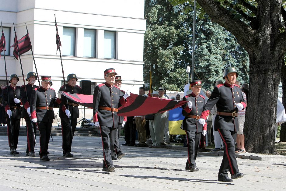 Kauniečiai prisiminė Baltijos kelią