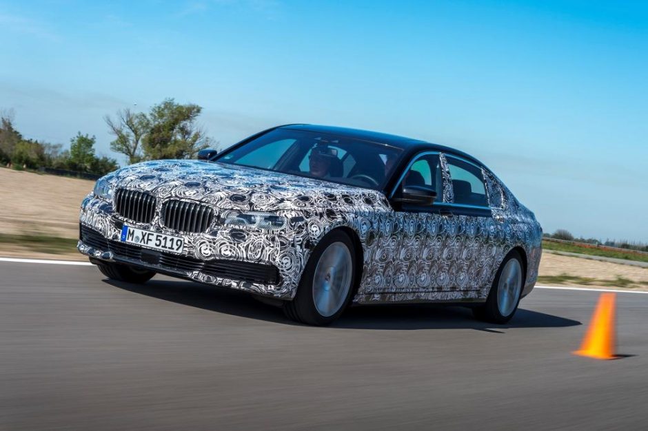 Bavarai atskleidė rudenį debiutuosiančio „BMW 7“ inovacijas