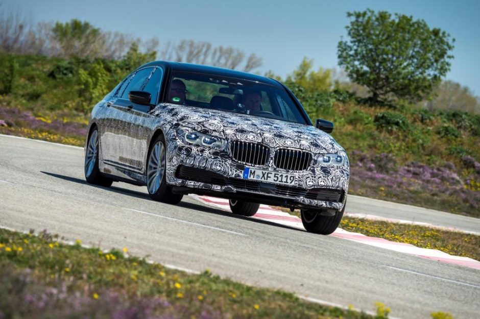 Bavarai atskleidė rudenį debiutuosiančio „BMW 7“ inovacijas