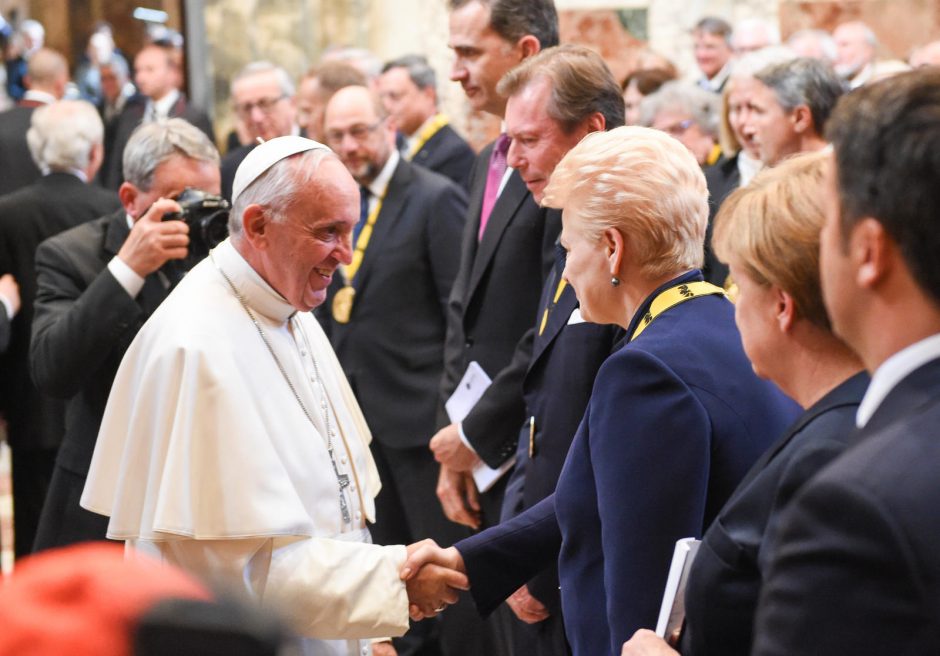 Prezidentė Vatikane dalyvavo popiežiaus apdovanojimo iškilmėse