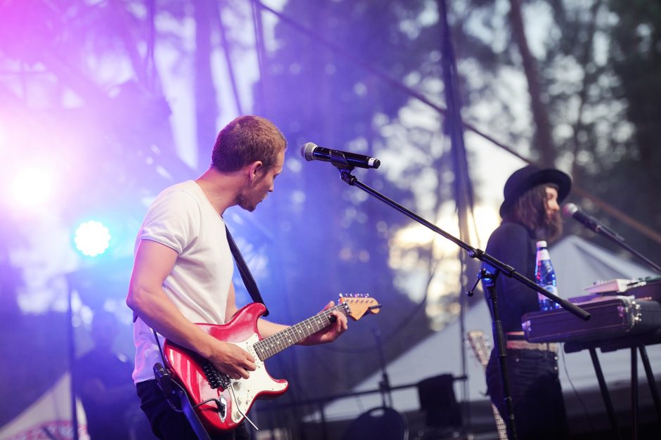 Bardų festivalis „Akacijų alėja“: lietus klausytojų neišgąsdino 