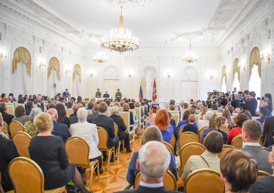 Valstybės ordinai – profesoriui L. Mažyliui, apžvalgininkui A. Tapinui