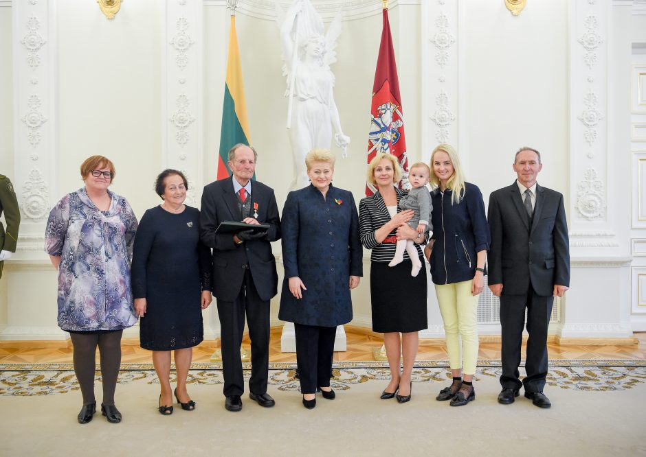 Valstybės ordinai – profesoriui L. Mažyliui, apžvalgininkui A. Tapinui