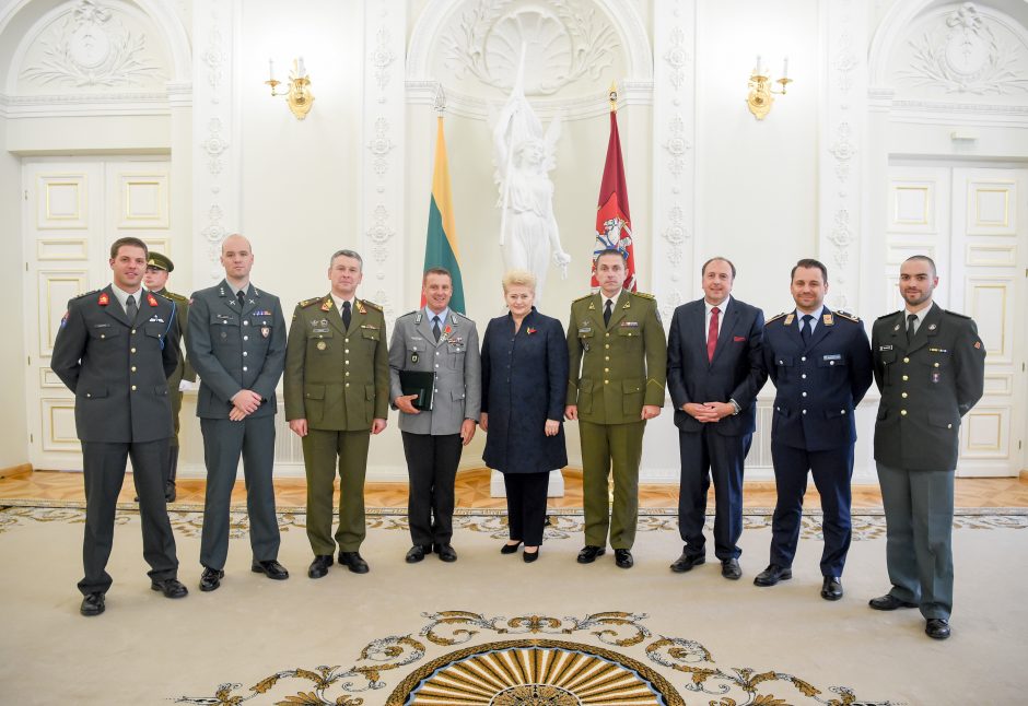 Valstybės ordinai – profesoriui L. Mažyliui, apžvalgininkui A. Tapinui