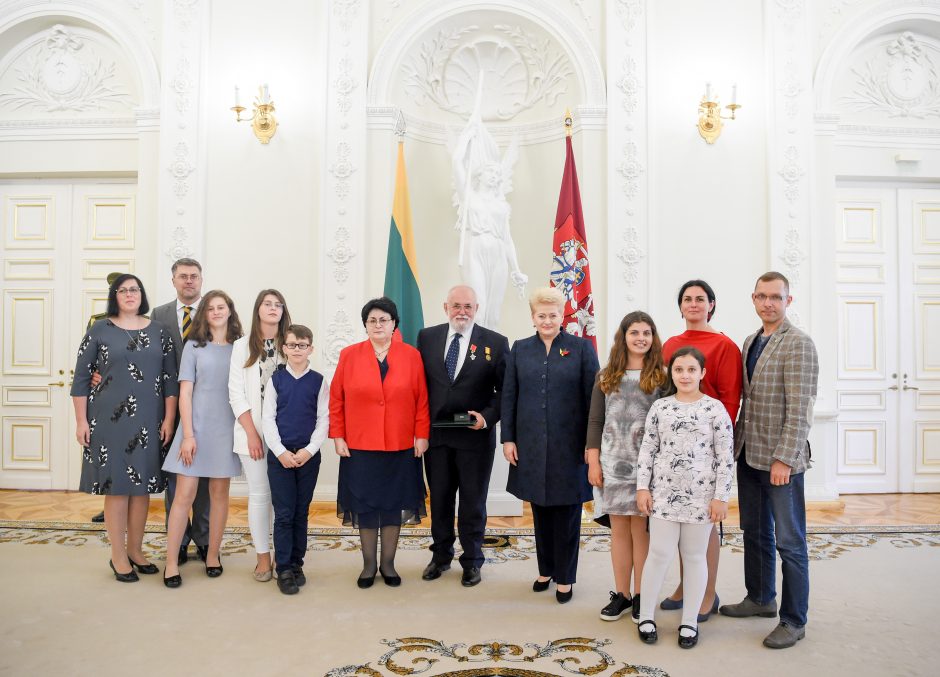 Valstybės ordinai – profesoriui L. Mažyliui, apžvalgininkui A. Tapinui