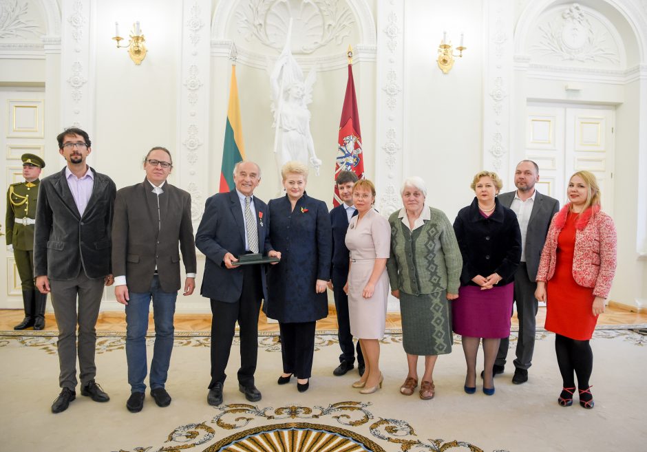 Valstybės ordinai – profesoriui L. Mažyliui, apžvalgininkui A. Tapinui