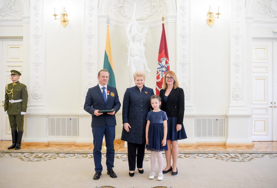 Valstybės ordinai – profesoriui L. Mažyliui, apžvalgininkui A. Tapinui