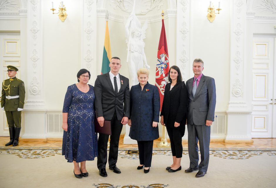 Valstybės ordinai – profesoriui L. Mažyliui, apžvalgininkui A. Tapinui