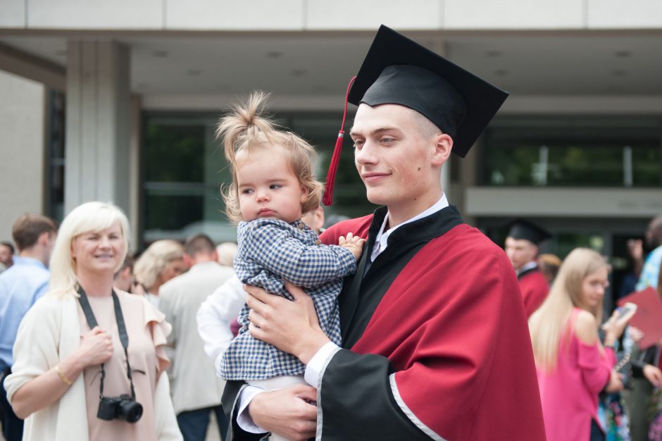 Vytauto Didžiojo universitete – diplomų įteikimo šventė