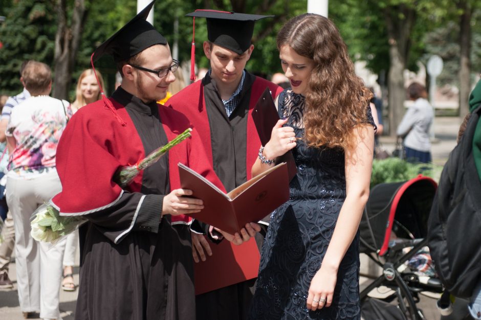 Vytauto Didžiojo universitete – diplomų įteikimo šventė