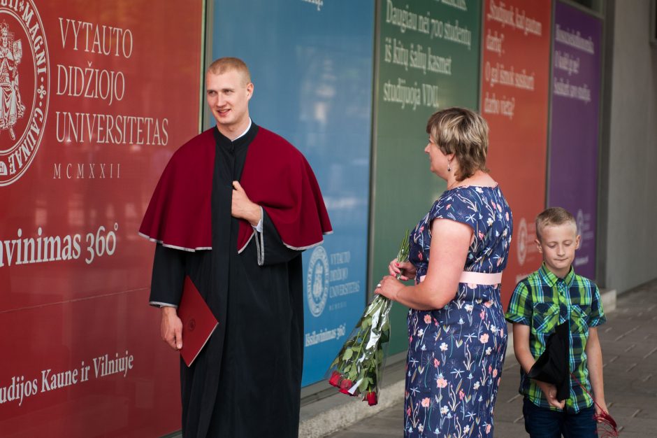 Vytauto Didžiojo universitete – diplomų įteikimo šventė