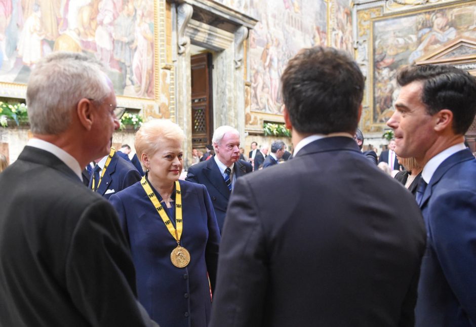 Prezidentė Vatikane dalyvavo popiežiaus apdovanojimo iškilmėse