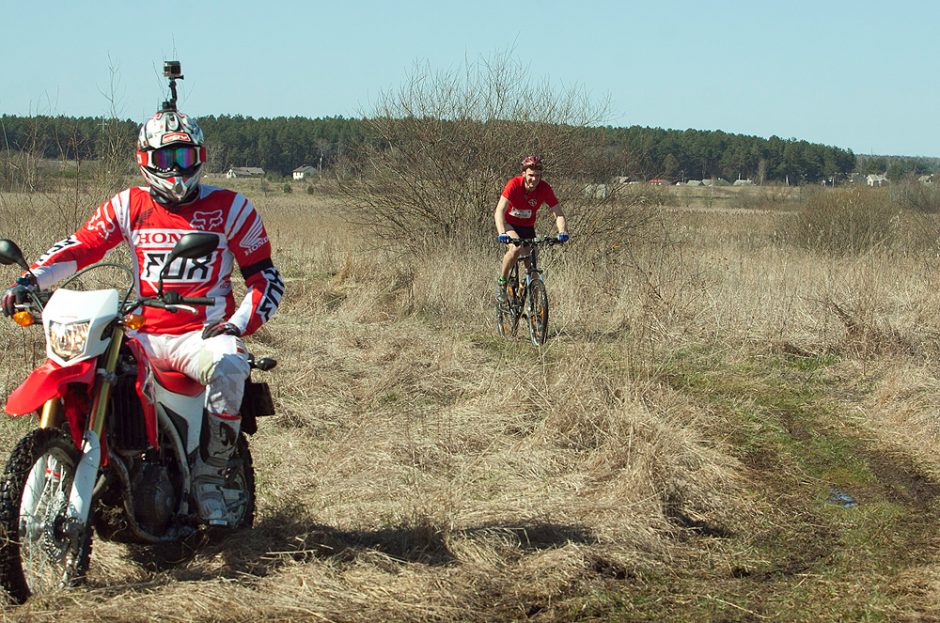 „Juodšilių pavasario“ kroso duatlone – sutuoktinių Dolgovų pergalės