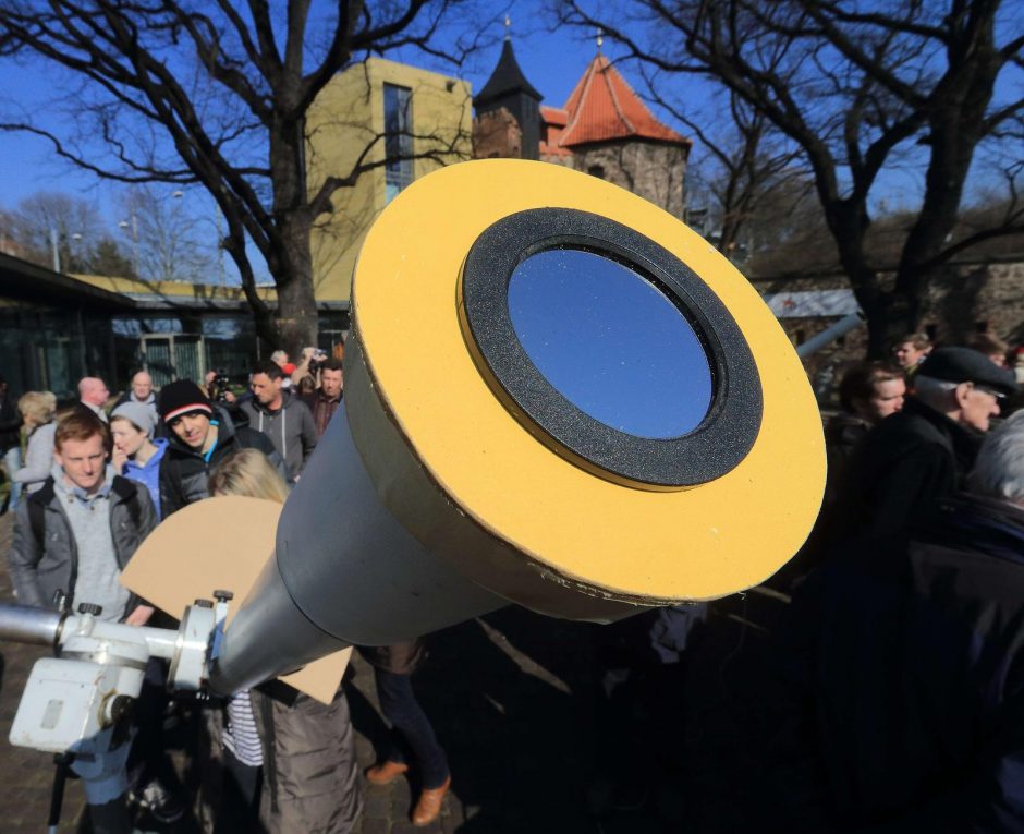 Atokiose Arkties salose entuziastai stebėjo visišką saulės užtemimą