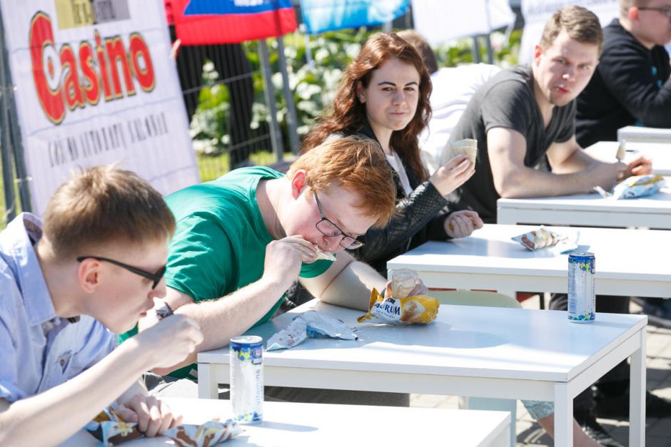 Studentai patikrino ir savo skrandžių talpą 