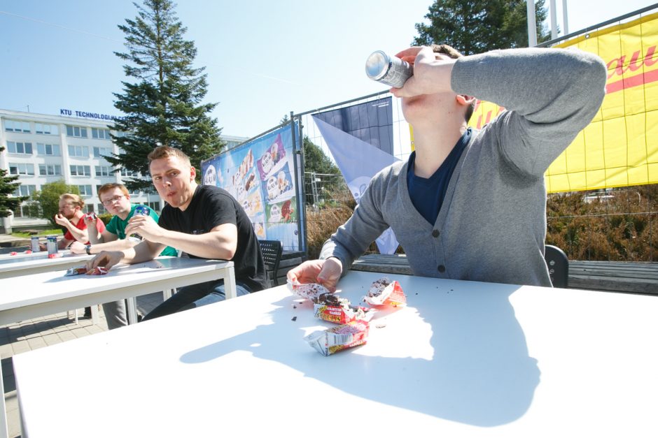 Studentai patikrino ir savo skrandžių talpą 