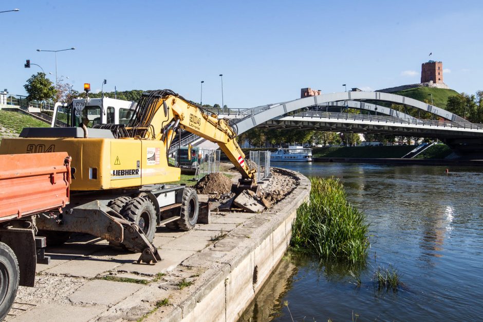 Pradėti Neries krantinės dangos tvarkymo darbai