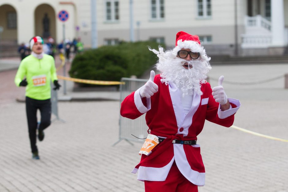 Sekmadienį Vilniuje vyko kalėdinis bėgimas