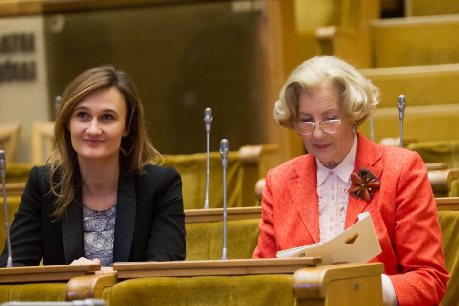 Išeidama L. Graužinienė gailėjosi, kad nepavyko sumažinti parlamentarų skaičiaus