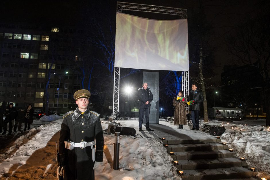 Valstybės vadovai atidarė Sausio 13-osios memorialą