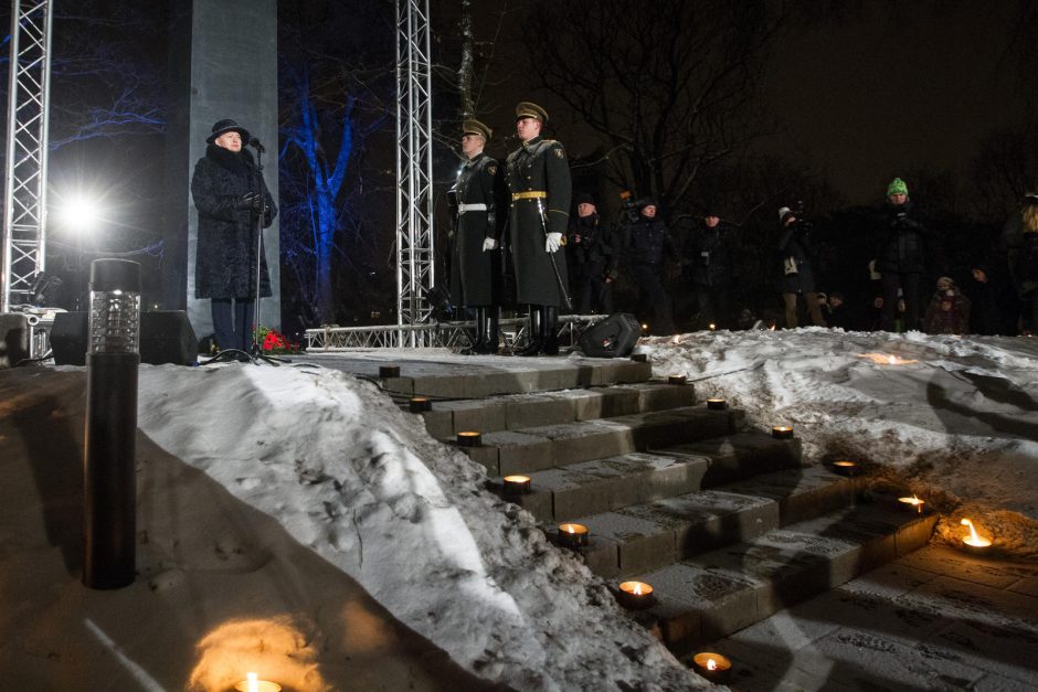 Valstybės vadovai atidarė Sausio 13-osios memorialą