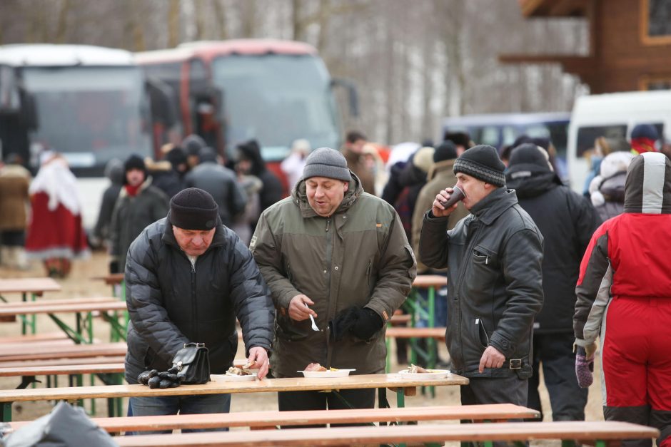 Sartai: minios žmonių, azartiškos lenktynės ir netikėtas gaisras