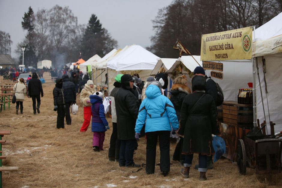 Sartai: minios žmonių, azartiškos lenktynės ir netikėtas gaisras