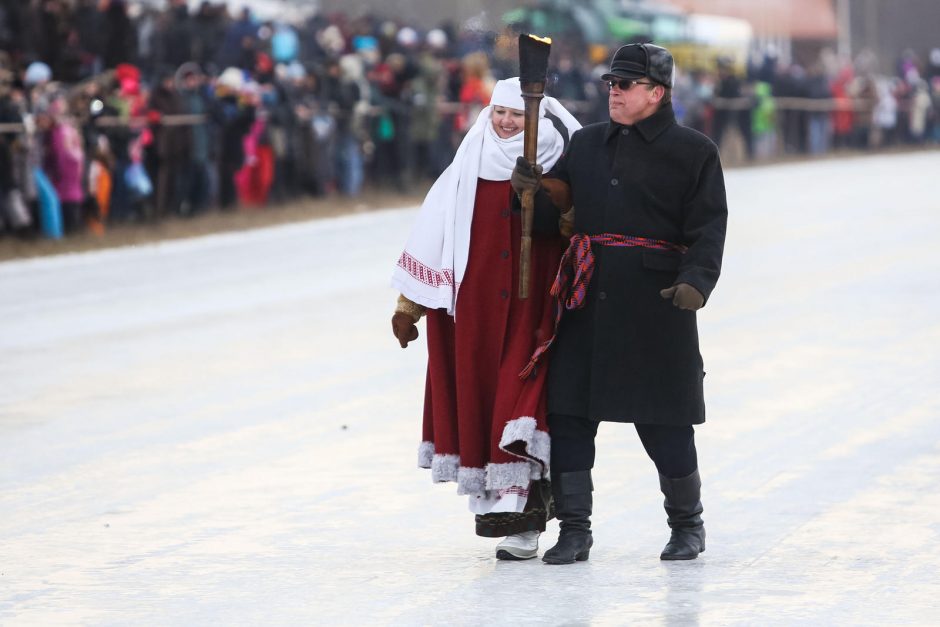 Sartai: minios žmonių, azartiškos lenktynės ir netikėtas gaisras