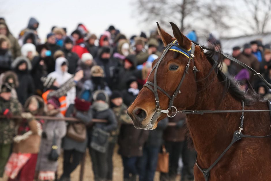 Sartai: minios žmonių, azartiškos lenktynės ir netikėtas gaisras