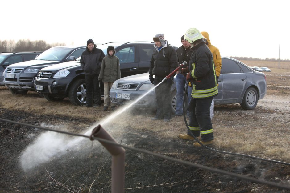 Sartai: minios žmonių, azartiškos lenktynės ir netikėtas gaisras