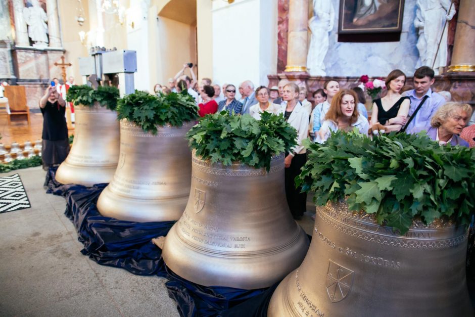 Vilniečiai stebėjo kariljono varpų šventinimą