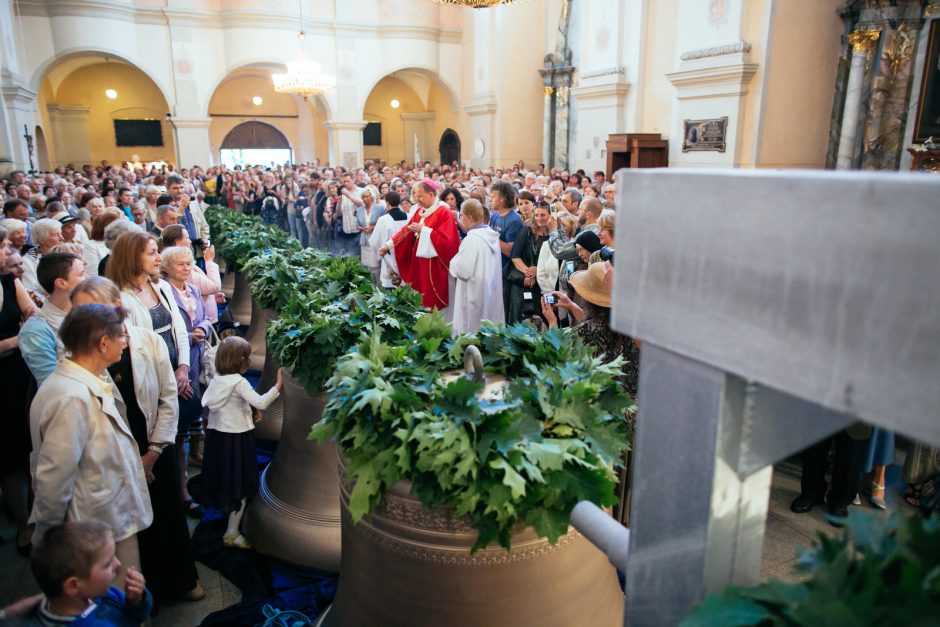 Vilniečiai stebėjo kariljono varpų šventinimą